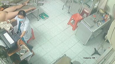 黑客破解网络摄像头摄像头偷拍❤️正规医院妇科 产检、扩阴内窥检 几个做妇检的气质美少妇 (4)